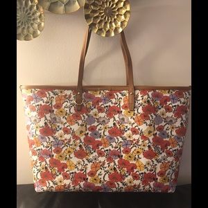 🌺NWT !! Tory Burch Kerrington Tote !!